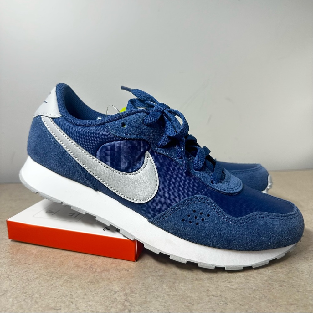 Nike MD Valiant GS Mystic Navy big boys 4.5Y
